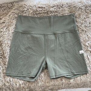 Vuori AllTheFeels 4” Short